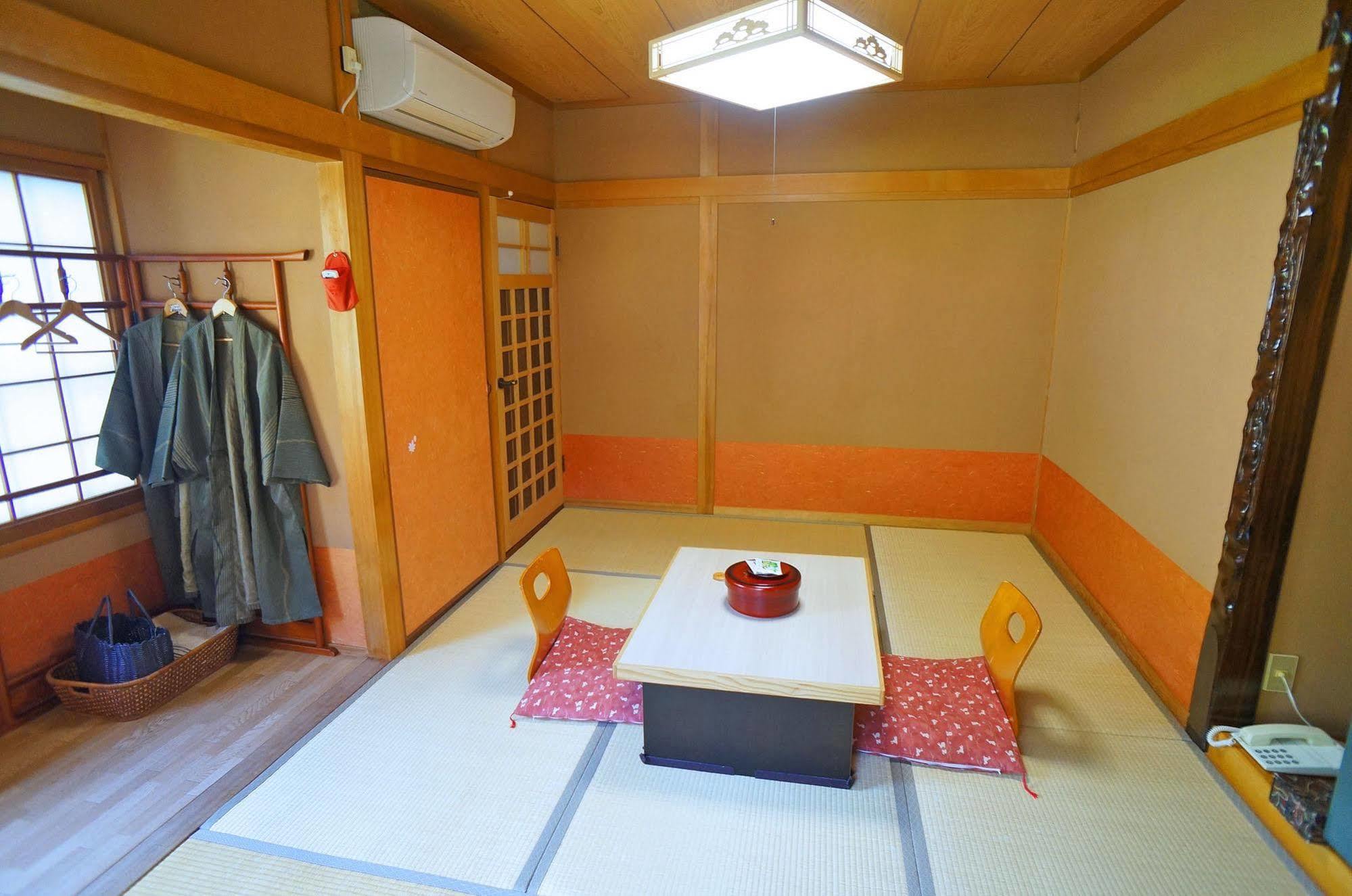 Ban-Ya Hot Spring Inn Юфу Екстер'єр фото